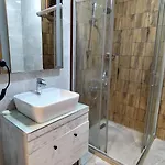 Oezen Ayvalı